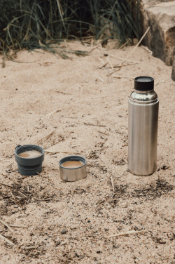 Logotrade Geschäftsgeschenke das Foto: VINGA Tono RCS Thermoskanne mit zwei Bechern, 750ml