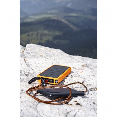 Logotrade reklaamkingituse foto: Xtorm XR202 Xtreme 20 000 mAh 35 W QC3.0 veekindel vastupidav akupank koos taskulambiga