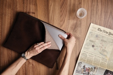 Logotrade firmakingi foto: VINGA Huntoni sülearvuti ümbris
