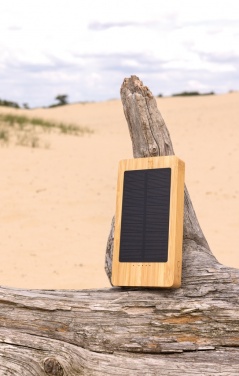 Logotrade reklaamkingi foto: Sunwicki 10 000 mAh bambusest päikeseenergiapank