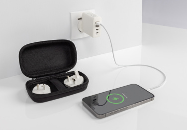 Logotrade ärikingitused pilt: TravelCharge Pro RCS plastikust reisilaadija USB C-ga