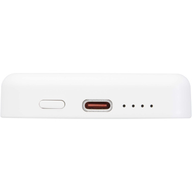 Logotrade reklaamkingituse foto: Acrab 5000 mAh 15W magnetiline juhtmevaba varupatarei koos 20W PD-ga - valmistatud taaskasutatud plastist
