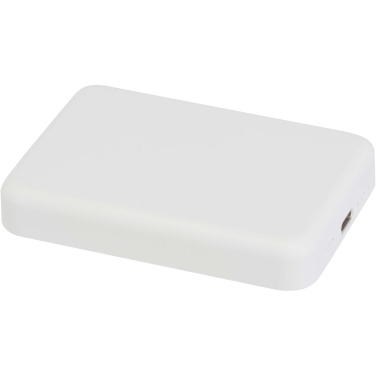 Logotrade mainostuote tuotekuva: Acrab 5 000 mAh:n ja 15 W:n magneettinen langaton varavirtalähde, jossa 20 W:n PD – valmistettu kierrätetystä muovista