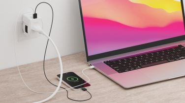 Логотрейд бизнес-подарки картинка: Адаптер SKROSS World Travel MUV 65W PD с кабелем USB C