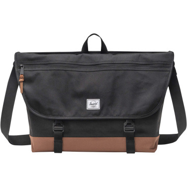 Logotrade profilprodukter bild: Herschel Cove messenger av återvunnet material 22,5L
